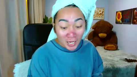 Snapshot of louie_sexy chatting on 11-19-25, 07:30 Cathy online show from 11-19-25, 07:30