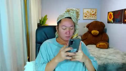 Snapshot of louie_sexy chatting on 12-05-25, 07:50 Cathy online show from 12-05-25, 07:50