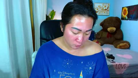 Snapshot of louie_sexy chatting on 12-14-25, 12:43 Cathy online show from 12-14-25, 12:43