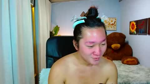 Snapshot of louie_sexy chatting on 12-15-25, 10:19 Cathy online show from 12-15-25, 10:19