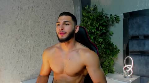 Snapshot of louis_connor chatting on 11-17-25, 06:08 Louis online show from 11-17-25, 06:08