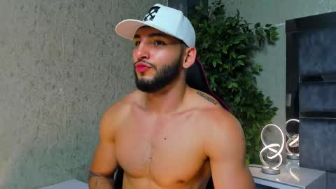 Snapshot of louis_connor chatting on 11-19-25, 10:10 Louis online show from 11-19-25, 10:10