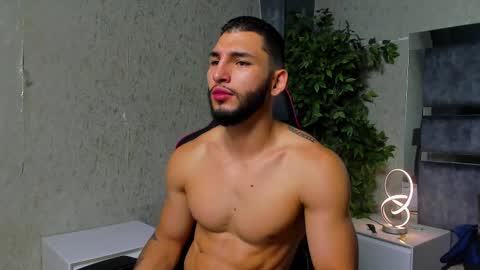 Snapshot of louis_connor chatting on 11-24-25, 04:07 Louis online show from 11-24-25, 04:07