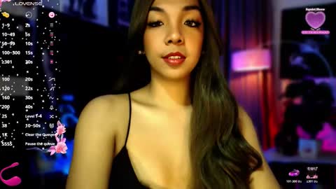 Snapshot of louisassy chatting on 10-25-25, 02:30 Louisa online show from 10-25-25, 02:30