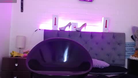 Snapshot of louise_nails chatting on 01-14-25, 08:26 LouIse online show from 01-14-25, 08:26