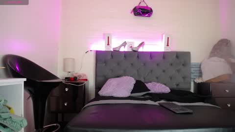 Snapshot of louise_nails chatting on 01-23-25, 09:50 LouIse online show from 01-23-25, 09:50