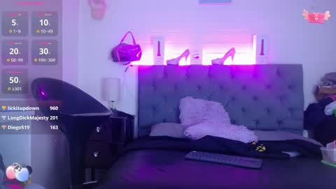 Snapshot of louise_nails chatting on 02-27-25, 09:04 LouIse online show from 02-27-25, 09:04