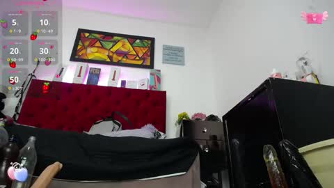 Snapshot of louise_nails chatting on 09-23-25, 12:30 LouIse online show from 09-23-25, 12:30