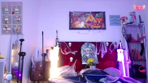 Snapshot of louise_nails chatting on 10-17-25, 12:30 LouIse online show from 10-17-25, 12:30