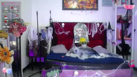 Snapshot of louise_nails chatting on 10-18-25, 03:13 LouIse online show from 10-18-25, 03:13