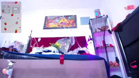 Snapshot of louise_nails chatting on 10-26-25, 02:12 LouIse online show from 10-26-25, 02:12