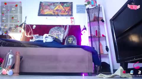 Snapshot of louise_nails chatting on 10-29-25, 12:18 LouIse online show from 10-29-25, 12:18