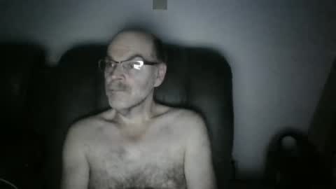 Snapshot of louism13 chatting on 02-24-25, 03:02 louism13 online show from 02-24-25, 03:02