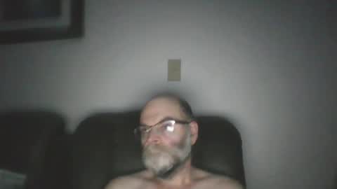 Snapshot of louism13 chatting on 11-30-25, 05:11 louism13 online show from 11-30-25, 05:11