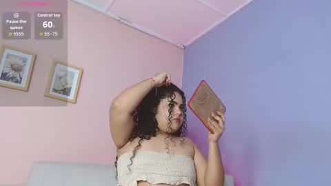 Snapshot of lourdes_moon22 chatting on 10-09-25, 01:20 lourdes_moon22 online show from 10-09-25, 01:20