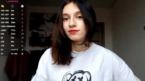 Snapshot of lourdesauerswald chatting on 11-24-25, 07:19 EVA online show from 11-24-25, 07:19