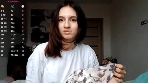 Snapshot of lourdesauerswald chatting on 11-27-25, 07:10 EVA online show from 11-27-25, 07:10