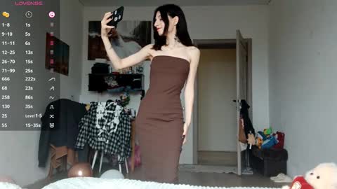 Snapshot of lourdesauerswald chatting on 11-28-25, 07:00 EVA online show from 11-28-25, 07:00