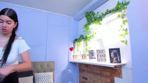 Louren Fox online show from 11-29-25, 11:35