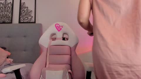 Snapshot of lourreinstounn chatting on 01-11-25, 12:55 Lourrein Stoun Independiente online show from 01-11-25, 12:55