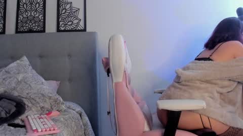 Snapshot of lourreinstounn chatting on 01-28-25, 10:12 Lourrein Stoun Independiente online show from 01-28-25, 10:12