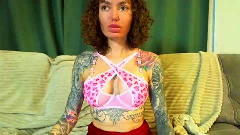 Cute face online show from 11-17-25, 01:44