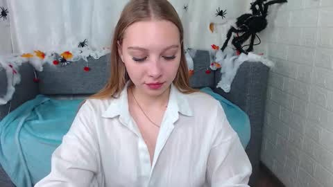 love bella  online show from 10-22-25, 12:44