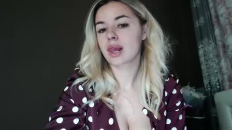Snapshot of love_dom_meg chatting on 05-17-26, 09:06 Megane online show from 05-17-26, 09:06