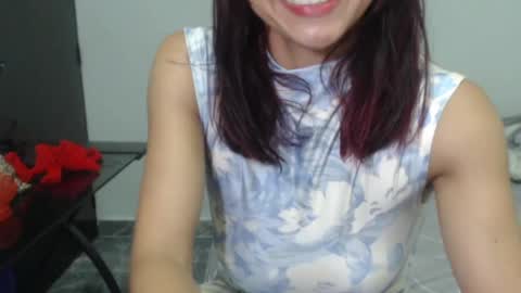 Snapshot of love_gatubela chatting on 12-24-24, 04:22 Nina online show from 12-24-24, 04:22