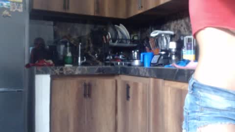 Snapshot of love_gatubela chatting on 09-17-25, 05:58 Nina online show from 09-17-25, 05:58