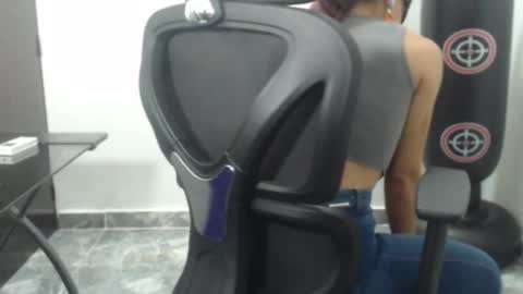 Snapshot of love_gatubela chatting on 11-18-25, 08:24 Nina online show from 11-18-25, 08:24