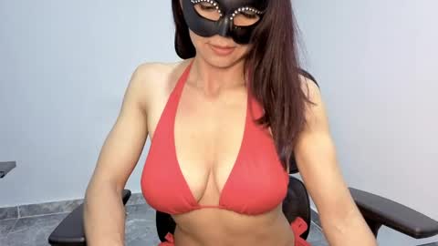 Snapshot of love_gatubela chatting on 05-21-26, 08:16 Nina online show from 05-21-26, 08:16
