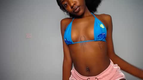 Snapshot of love_miah chatting on 10-23-25, 10:08 Miah online show from 10-23-25, 10:08