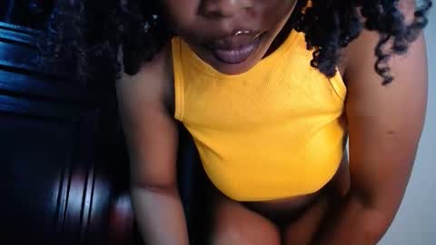 Snapshot of love_niahh chatting on 04-29-26, 04:00 niahh online show from 04-29-26, 04:00