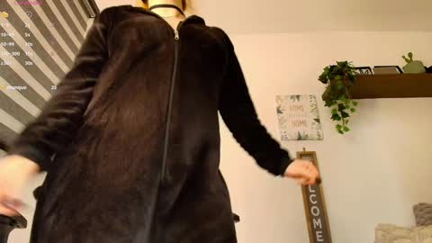 Snapshot of love_sharol chatting on 01-15-25, 12:41 Sharol Leon online show from 01-15-25, 12:41