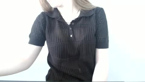 Snapshot of love_vivian chatting on 06-18-26, 11:14 Vivian online show from 06-18-26, 11:14