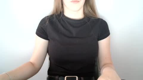 Snapshot of love_vivian chatting on 07-23-26, 11:08 Vivian online show from 07-23-26, 11:08