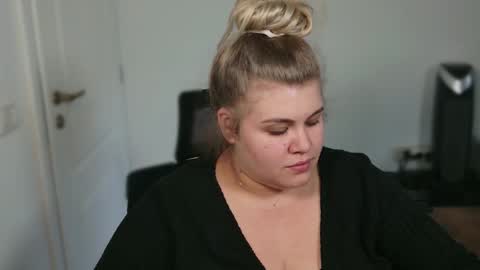 Ally online show from 09-18-25, 02:41