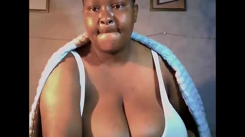 Snapshot of lovebesty chatting on 06-11-26, 05:38 lovebesty online show from 06-11-26, 05:38