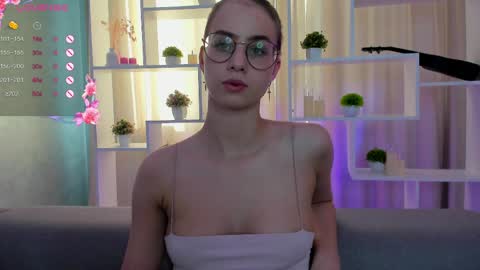 Elisabette online show from 04-26-26, 01:36
