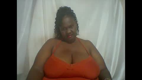 Snapshot of lovebigmelon chatting on 11-24-25, 08:41 Lynn online show from 11-24-25, 08:41