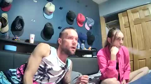 Snapshot of lovecoupleqc chatting on 10-21-25, 12:33 lovecoupleqc online show from 10-21-25, 12:33