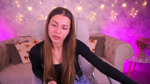 Snapshot of loveedove chatting on 03-31-26, 01:33 loveedove online show from 03-31-26, 01:33