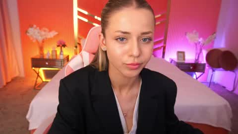 loveedove online show from 05-18-26, 12:55