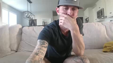 Snapshot of lovehatelovers chatting on 12-19-24, 08:23 lovehatlovers online show from 12-19-24, 08:23