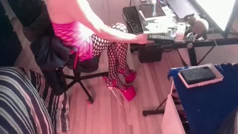 lovehigheels2 online show from 01-25-25, 05:07