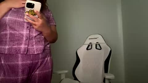 Love online show from 12-22-25, 07:33