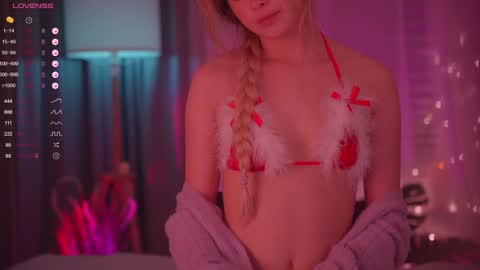 Snapshot of lovellynelly chatting on 12-24-24, 08:27 Nelly online show from 12-24-24, 08:27