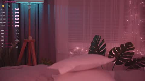 Snapshot of lovellynelly chatting on 12-25-24, 08:50 Nelly online show from 12-25-24, 08:50