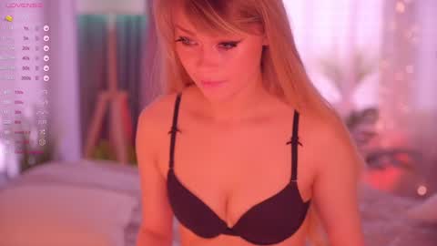 Snapshot of lovellynelly chatting on 03-10-25, 02:26 Nelly online show from 03-10-25, 02:26